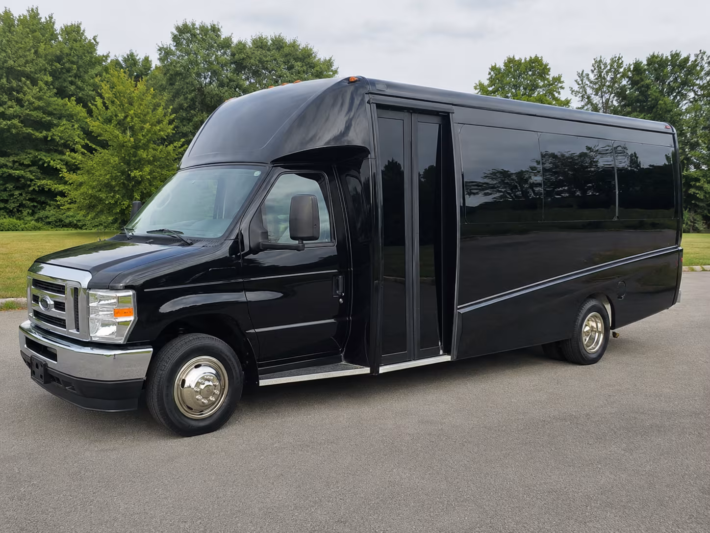 minibus wine tours through douglas county s tasting rooms