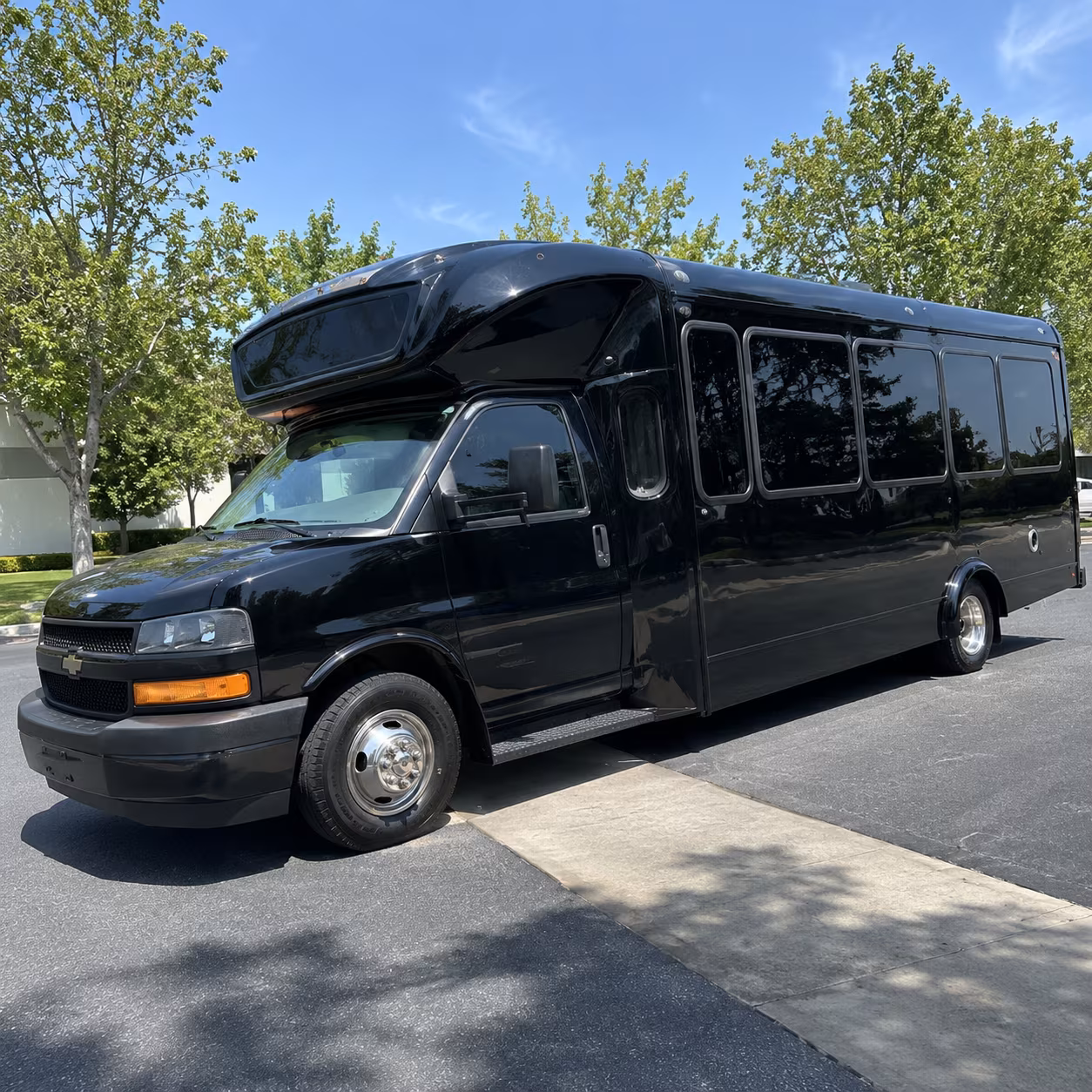parker 15 passenger party bus