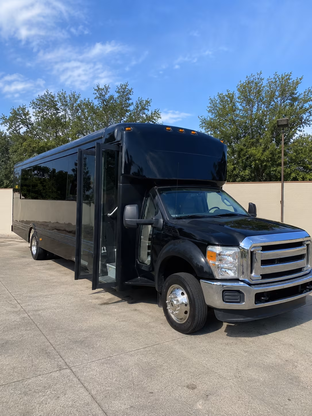 parker 20 passenger party bus