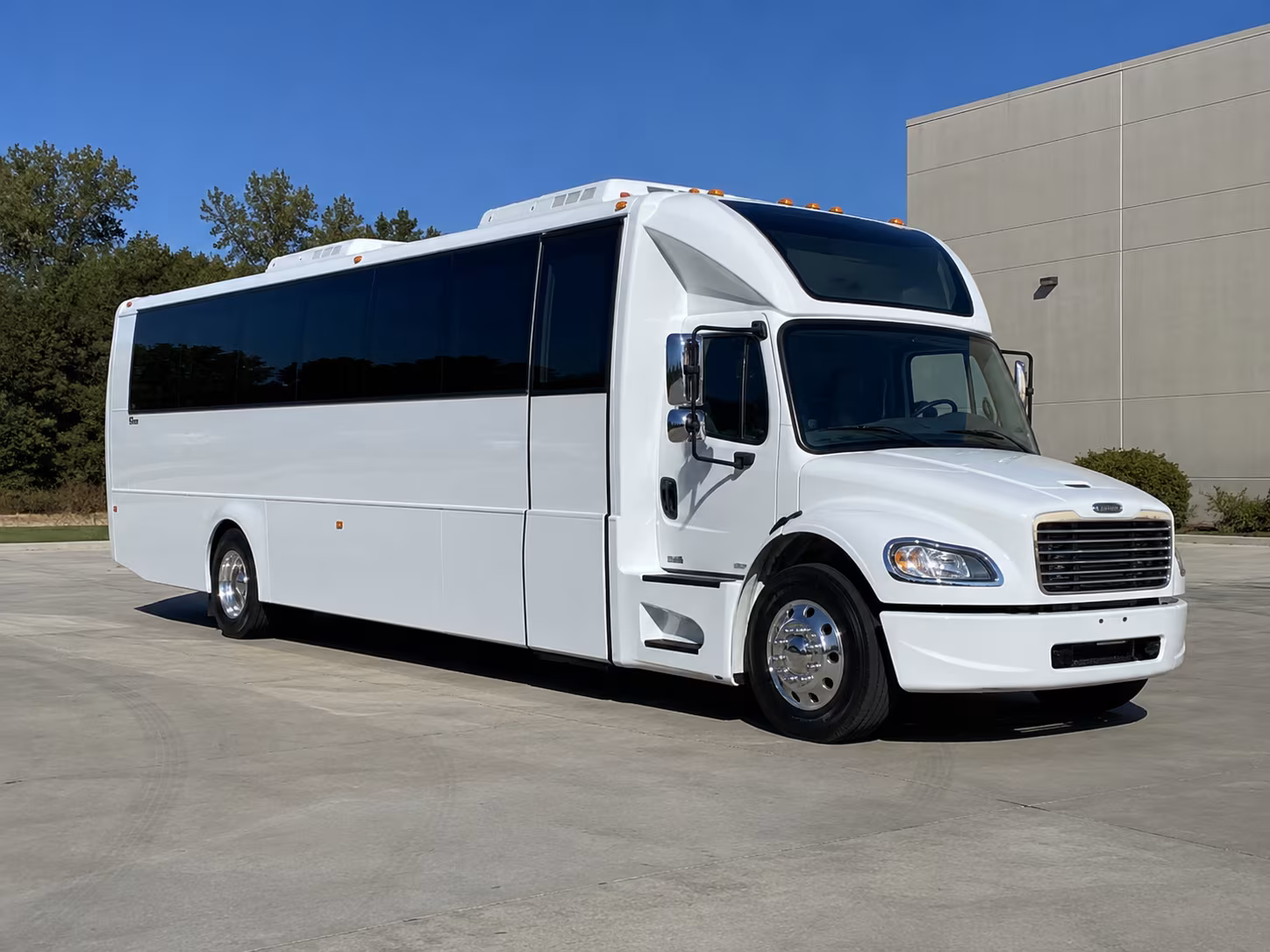 parker 28 passenger party bus